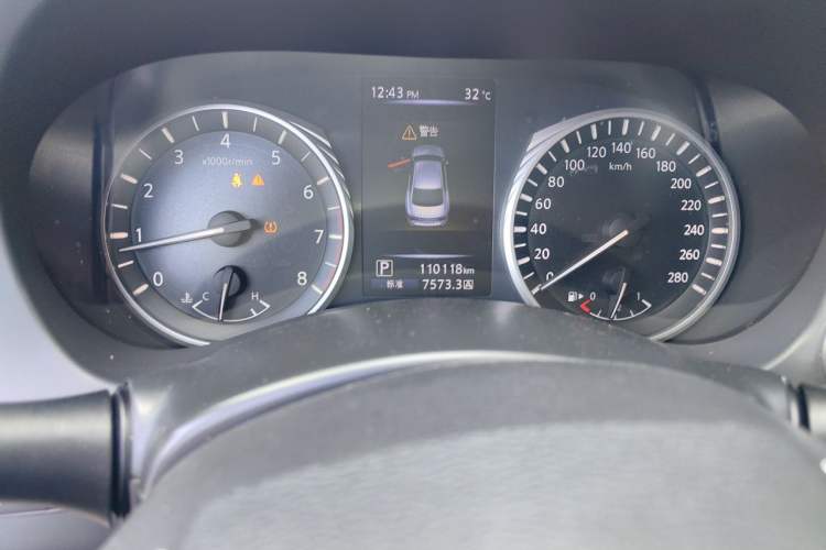 Used Infiniti Q50L 2018 2.0T Comfort Edition China V Standard Odometer Close Up