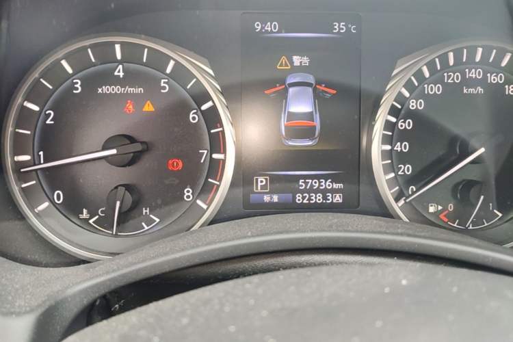 Used Infiniti Q50L 2018 2.0T Comfort Edition China VI Standard Odometer Close Up
