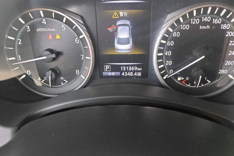 Used Infiniti Q50L 2018 2.0T Comfort Edition China VI Standard Odometer Close Up