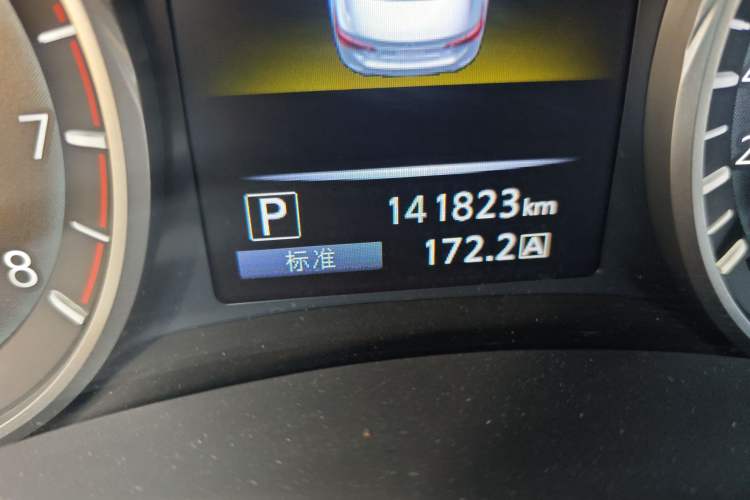 Used Infiniti Q50L 2018 2.0T Enjoyment Version China VI Standard Odometer Close Up