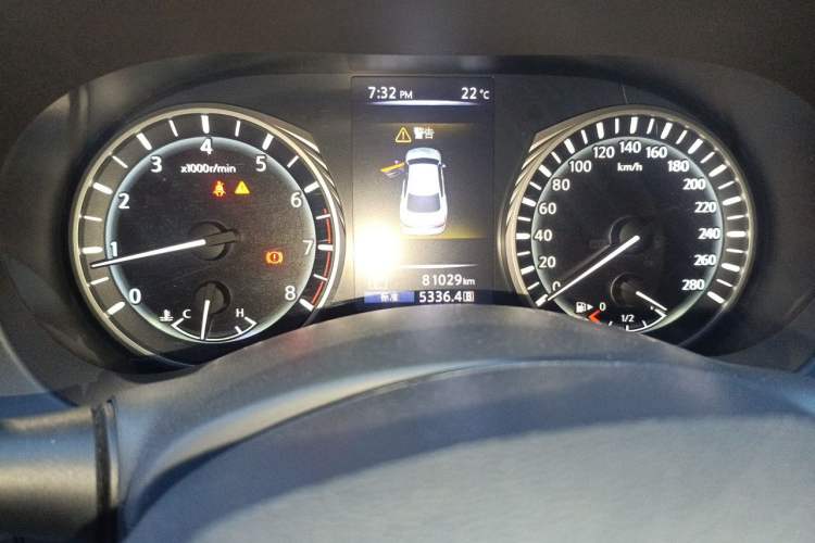 Used Infiniti Q50L 2018 2.0T Enjoyment Version China V Standard Odometer Close Up