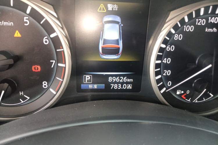 Used Infiniti Q50L 2018 2.0T Comfort Edition China VI Standard Odometer Close Up