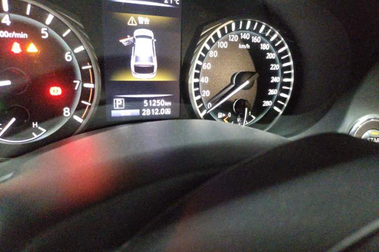 Used Infiniti Q50L 2018 2.0T Luxury Edition China V Standard Odometer Close Up