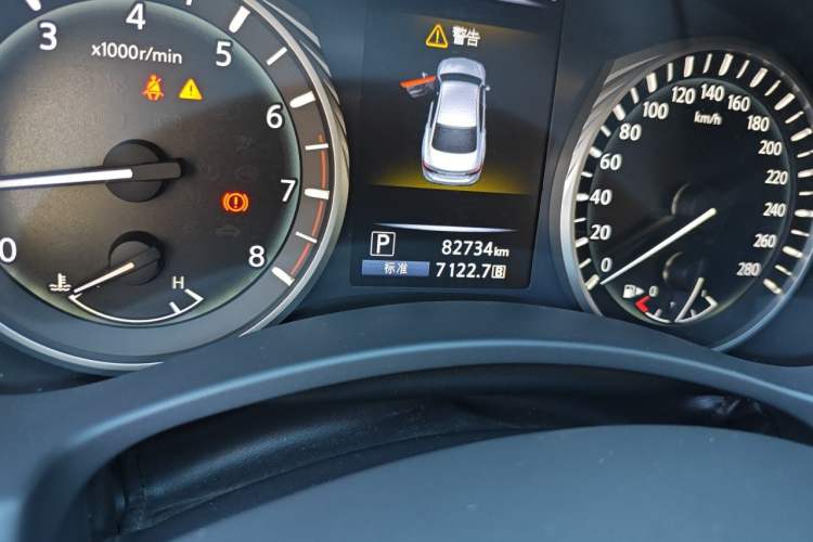 Used Infiniti Q50L 2018 2.0T Enjoyment Version China VI Standard Odometer Close Up
