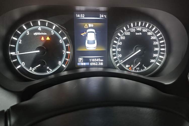 Used Infiniti Q50L 2018 2.0T Enjoyment Edition China V standard Odometer Close Up