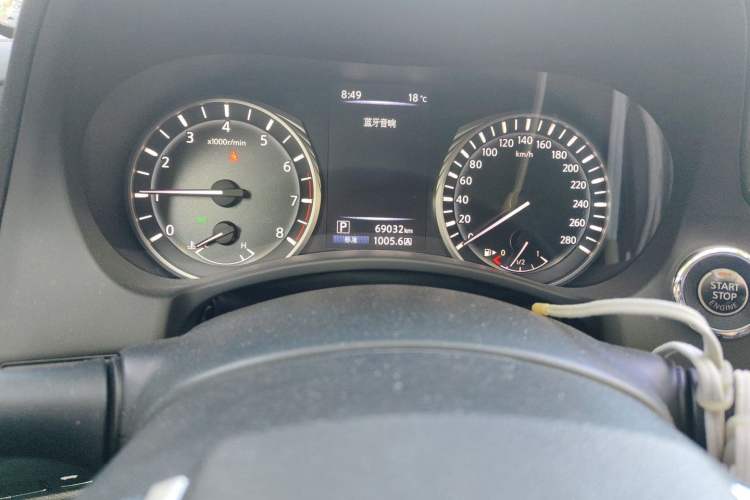 Used Infiniti Q50L 2018 2.0T Enjoyment Version China VI Standard Odometer Close Up