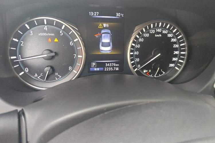 Used Infiniti Q50L 2018 2.0T Enjoyment Version China V Standard Odometer Close Up