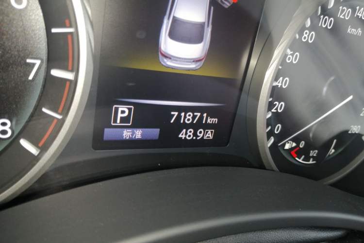 Used Infiniti Q50L 2018 2.0T Enjoyment Version China VI Standard Odometer Close Up