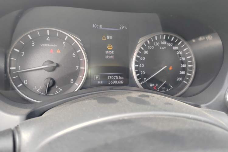 Used Infiniti Q50L 2018 2.0T Enjoyment Edition China V standard Odometer Close Up