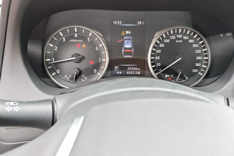 Used Infiniti Q50L 2018 2.0T Comfort Edition China VI Standard Odometer Close Up