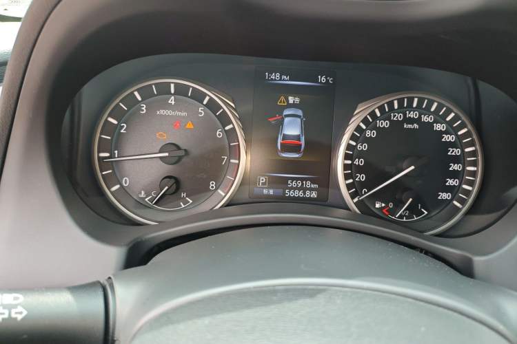 Used Infiniti Q50L 2018 2.0T Enjoyment Version China VI Standard Odometer Close Up