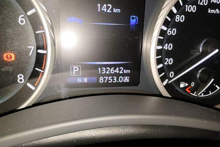 Used Infiniti Q50L 2018 2.0T Comfort Edition China VI Standard Odometer Close Up