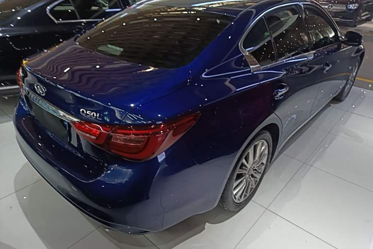Used Infiniti Q50L 2018 2.0T Enjoyment Version China VI Standard Rear Right 45 Deg