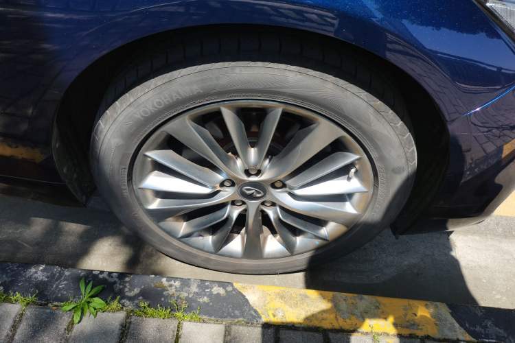 Used Infiniti Q50L 2018 2.0T Enjoyment Version China V Standard Right Front Wheel Hub