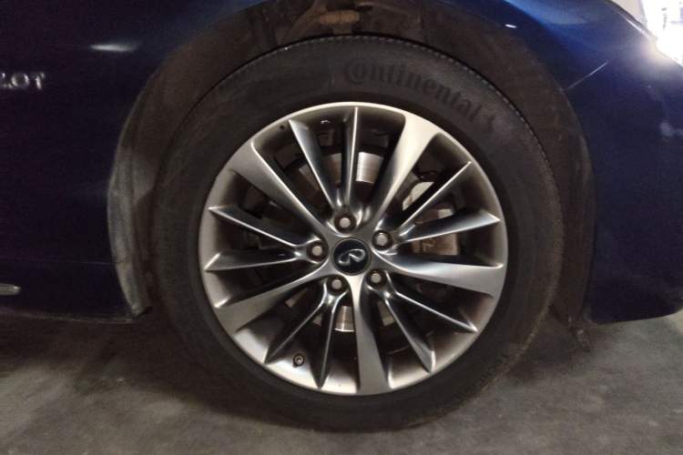 Used Infiniti Q50L 2018 2.0T Enjoyment Edition China V standard Right Front Wheel Hub