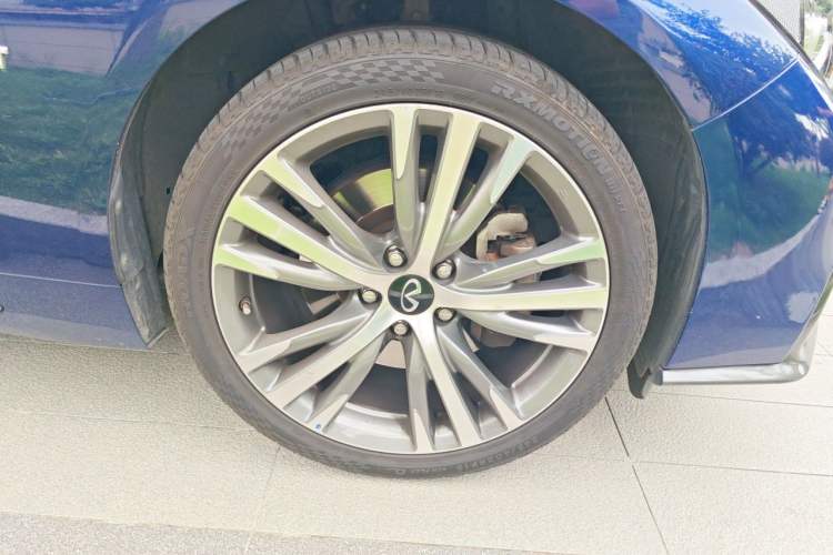Used Infiniti Q50L 2018 2.0T Enjoyment Version China VI Standard Right Front Wheel Hub