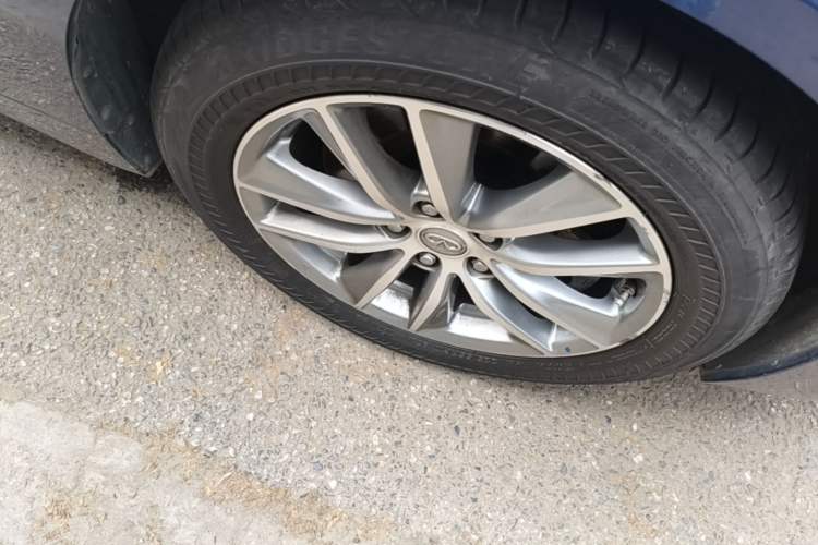 Used Infiniti Q50L 2018 2.0T Comfort Edition China VI Standard Right Front Wheel Hub