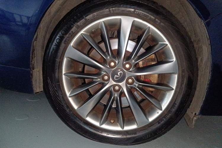 Used Infiniti Q50L 2018 2.0T Enjoyment Version China V Standard Right Front Wheel Hub