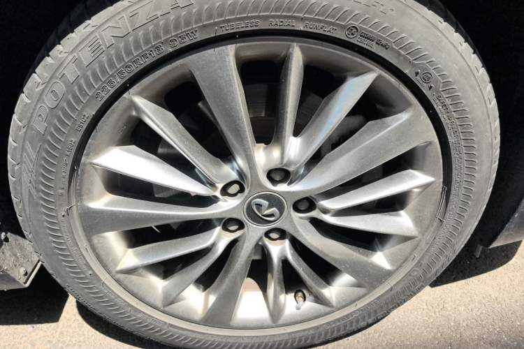 Used Infiniti Q50L 2018 2.0T Enjoyment Version China VI Standard Right Front Wheel Hub