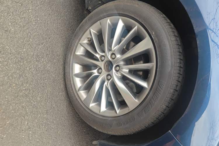 Used Infiniti Q50L 2018 2.0T Enjoyment Edition China V standard Right Front Wheel Hub