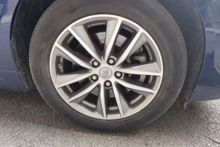 Used Infiniti Q50L 2018 2.0T Comfort Edition China VI Standard Right Front Wheel Hub