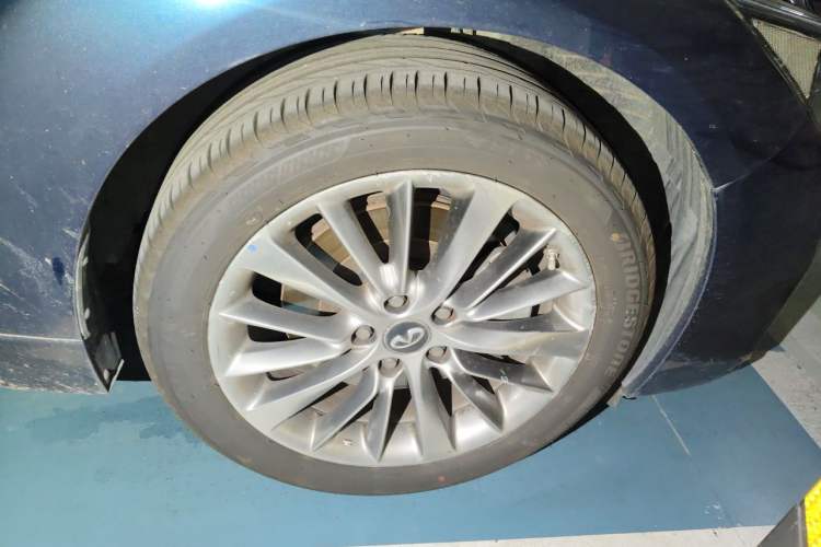 Used Infiniti Q50L 2018 2.0T Enjoyment Version China VI Standard Right Front Wheel Hub