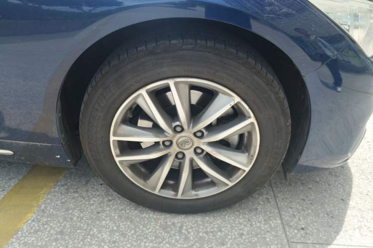 Used Infiniti Q50L 2018 2.0T Comfort Edition China VI Standard Right Front Wheel Hub