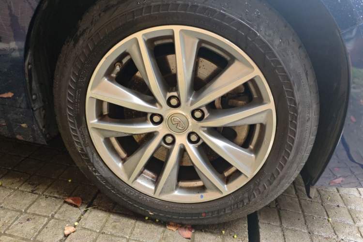Used Infiniti Q50L 2018 2.0T Comfort Edition China VI Standard Right Front Wheel Hub