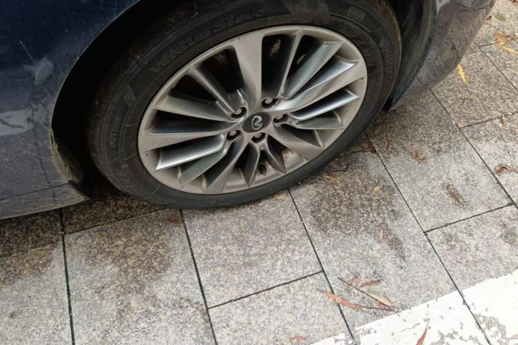 Used Infiniti Q50L 2018 2.0T Enjoyment Edition China V standard Right Front Wheel Hub