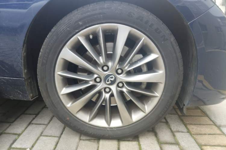 Used Infiniti Q50L 2018 2.0T Enjoyment Version China VI Standard Right Front Wheel Hub