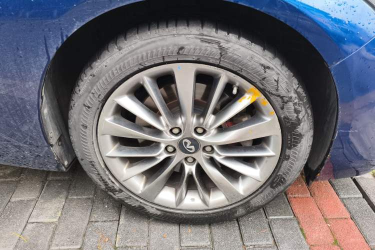 Used Infiniti Q50L 2018 2.0T Enjoyment Version China V Standard Right Front Wheel Hub