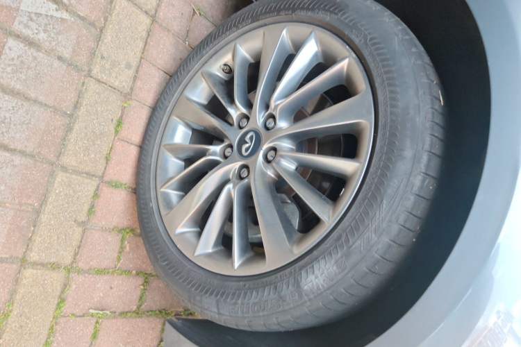 Used Infiniti Q50L 2018 2.0T Enjoyment Version China VI Standard Right Front Wheel Hub