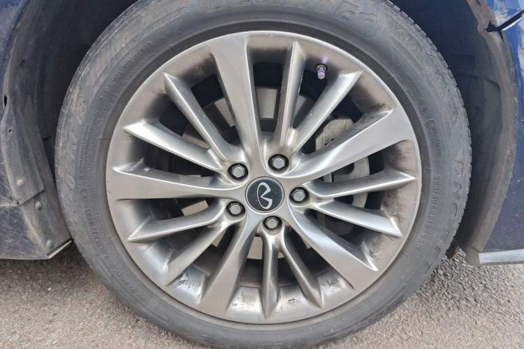 Used Infiniti Q50L 2018 2.0T Enjoyment Version China VI Standard Right Front Wheel Hub