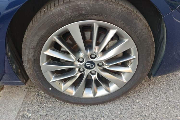 Used Infiniti Q50L 2018 2.0T Enjoyment Version China V Standard Right Front Wheel Hub