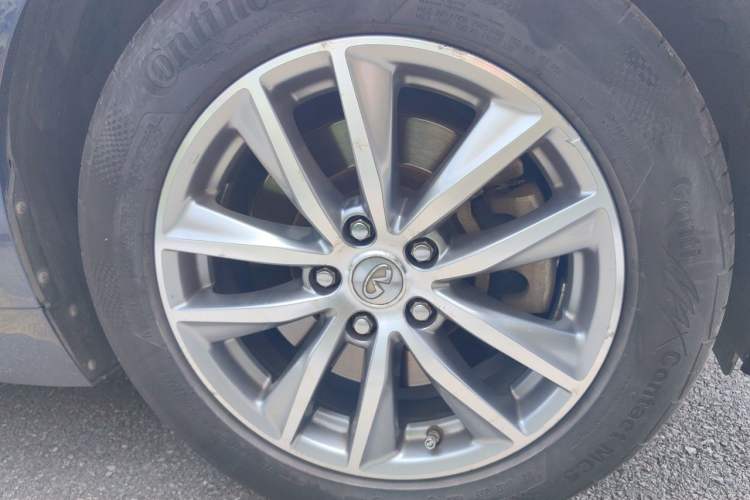 Used Infiniti Q50L 2018 2.0T Comfort Edition China V Standard Right Front Wheel Hub