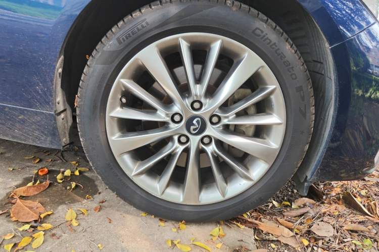 Used Infiniti Q50L 2018 2.0T Enjoyment Edition China V standard Right Front Wheel Hub