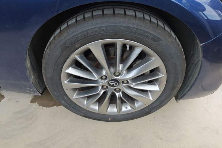 Used Infiniti Q50L 2018 2.0T Enjoyment Version China VI Standard Right Front Wheel Hub