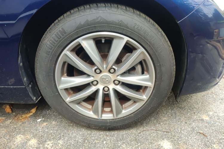 Used Infiniti Q50L 2018 2.0T Comfort Edition China VI Standard Right Front Wheel Hub