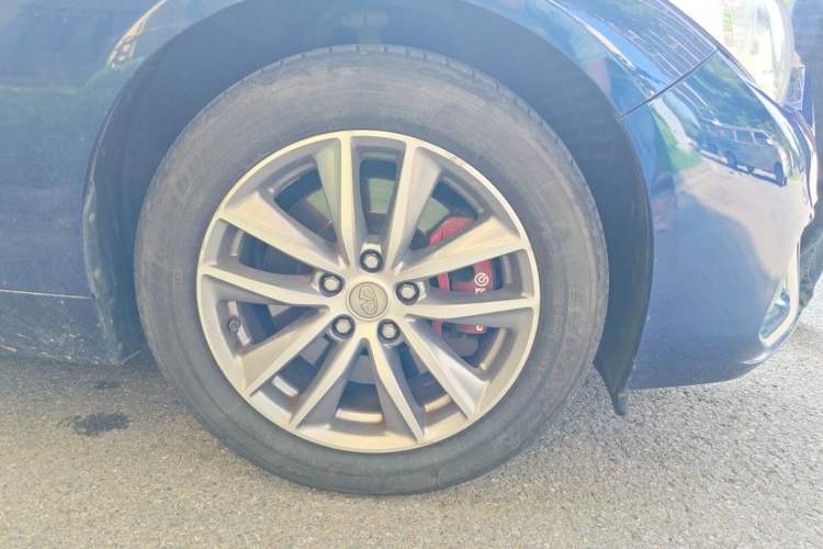 Used Infiniti Q50L 2018 2.0T Comfort Edition China VI Standard Right Front Wheel Hub
