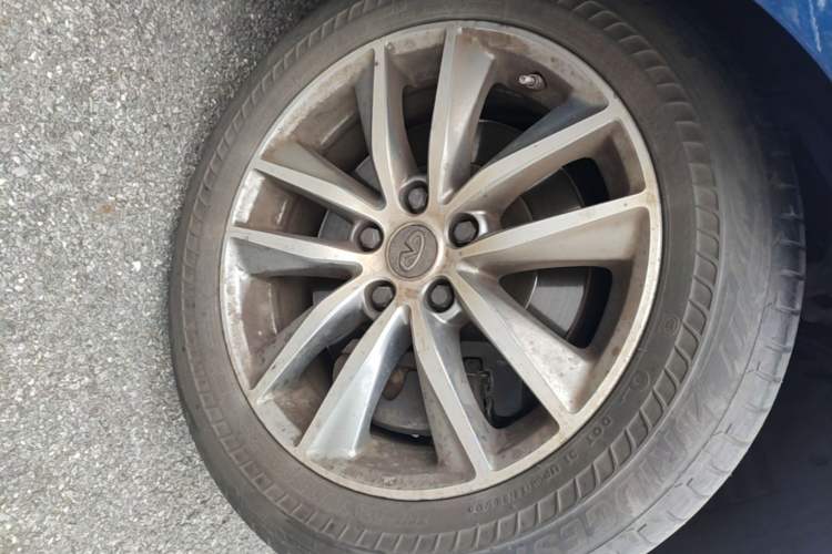 Used Infiniti Q50L 2018 2.0T Comfort Edition China VI Standard Right Front Wheel Hub