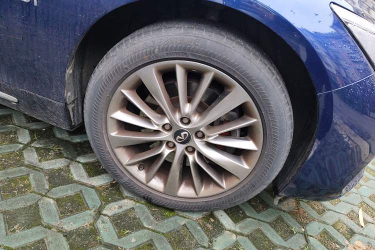 Used Infiniti Q50L 2018 2.0T Enjoyment Version China VI Standard Right Front Wheel Hub