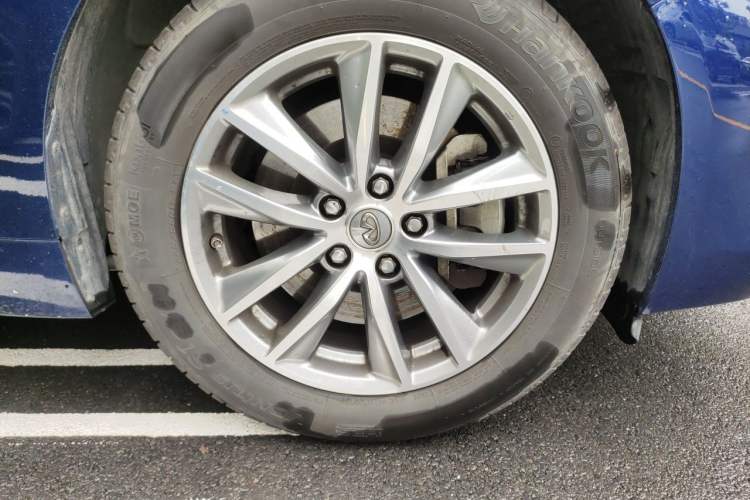 Used Infiniti Q50L 2018 2.0T Comfort Edition China VI Standard Right Front Wheel Hub
