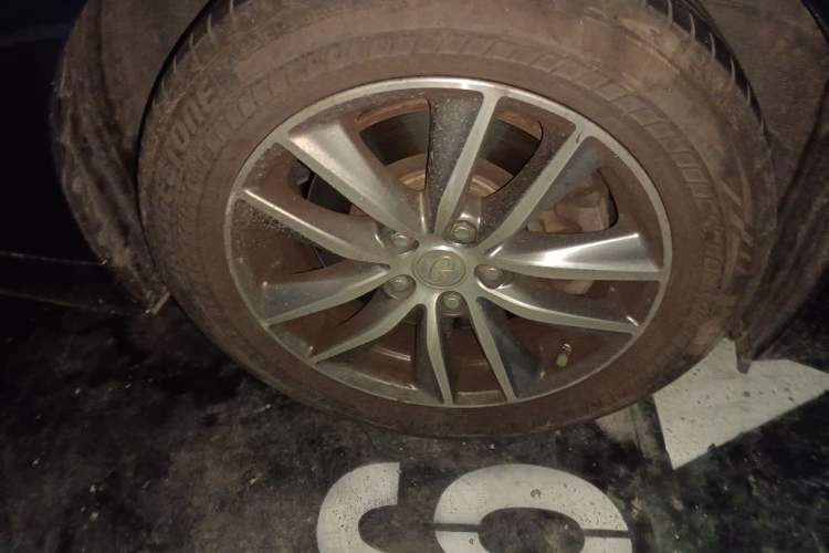 Used Infiniti Q50L 2018 2.0T Comfort Edition China VI Standard Right Front Wheel Hub