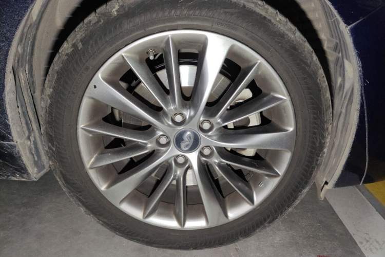 Used Infiniti Q50L 2018 2.0T Luxury Edition China V Standard Right Front Wheel Hub