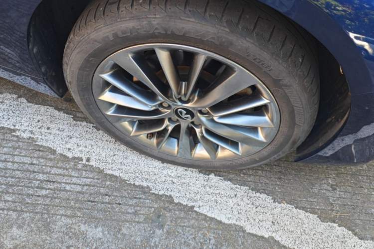 Used Infiniti Q50L 2018 2.0T Enjoyment Version China VI Standard Right Front Wheel Hub