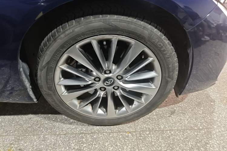 Used Infiniti Q50L 2018 2.0T Enjoyment Edition China V standard Right Front Wheel Hub