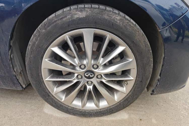 Used Infiniti Q50L 2018 2.0T Enjoyment Edition China V standard Right Front Wheel Hub