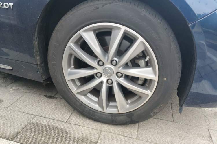 Used Infiniti Q50L 2018 2.0T Comfort Edition China VI Standard Right Front Wheel Hub