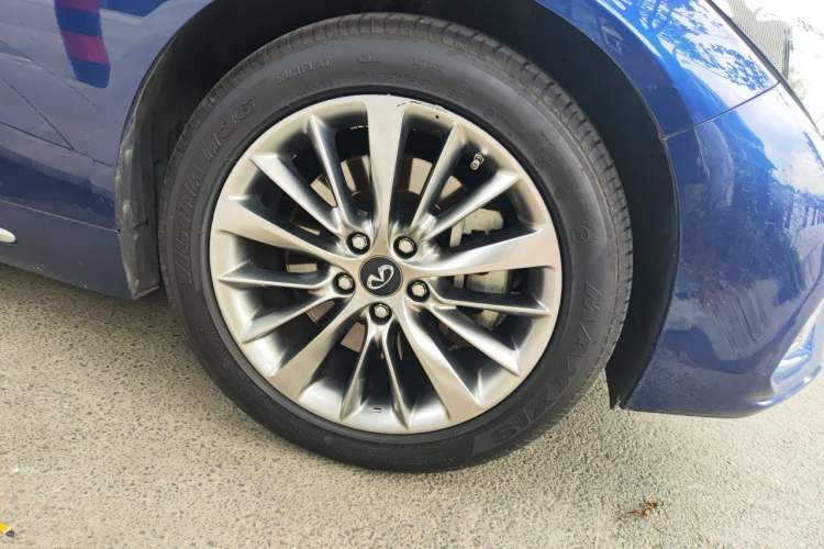 Used Infiniti Q50L 2018 2.0T Enjoyment Edition China V standard Right Front Wheel Hub