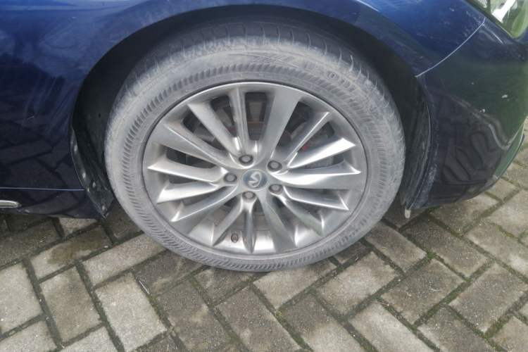 Used Infiniti Q50L 2018 2.0T Enjoyment Version China VI Standard Right Front Wheel Hub